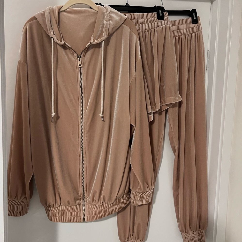 Laina Rauma velvet tracksuit set: 3 pieces: jacket, shorts & joggers